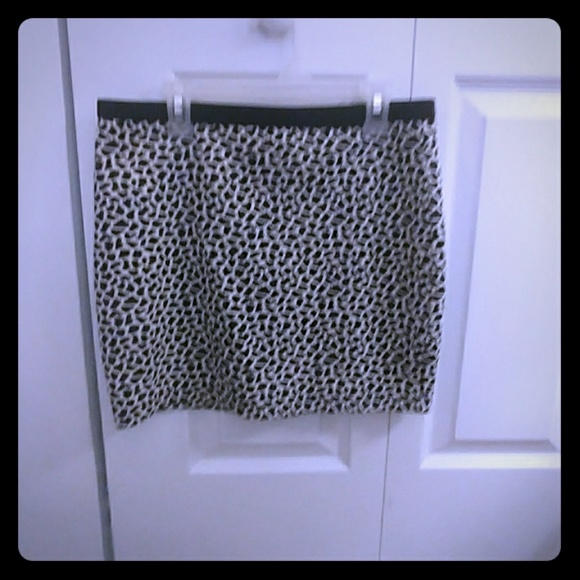 Cute patterned mini skirt - Picture 1 of 3